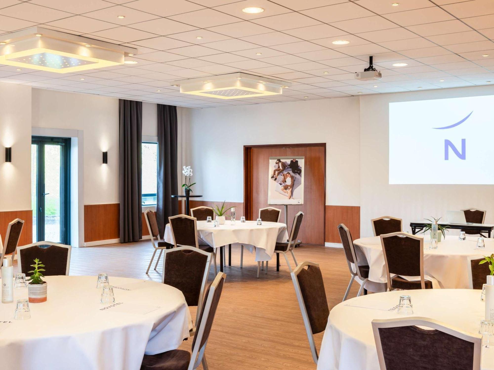 Novotel Marne-La-Vallee Noisy-Le-Grand Exterior photo